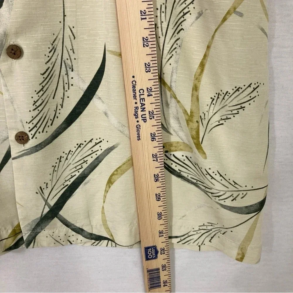 Tommy Bahama Leaf Print 100% Silk Short Sleeve Button Down size Large